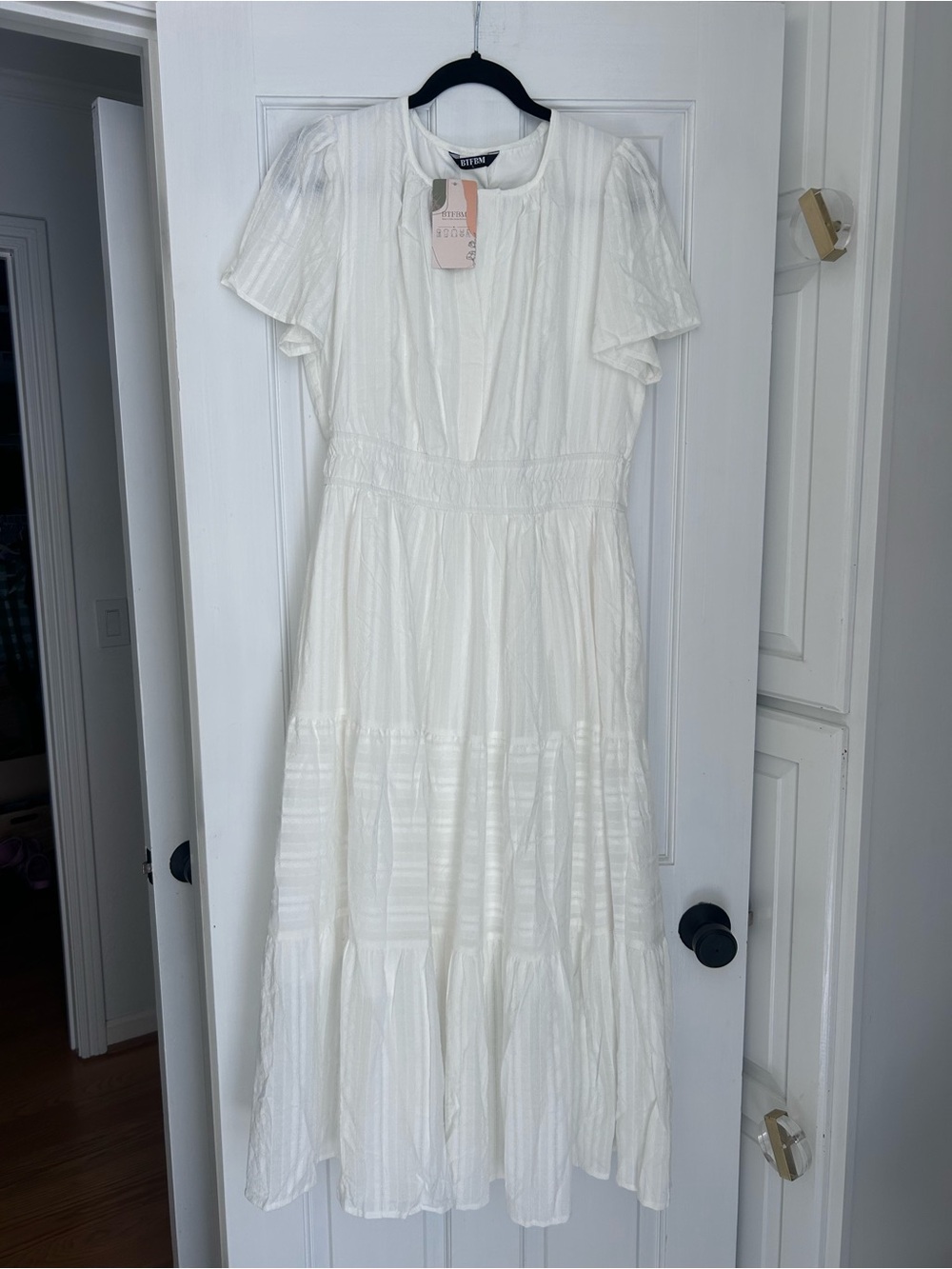 Smocked-Waist White Maxi Dress with Short Sleeves, pockets - Picture 5 of 9